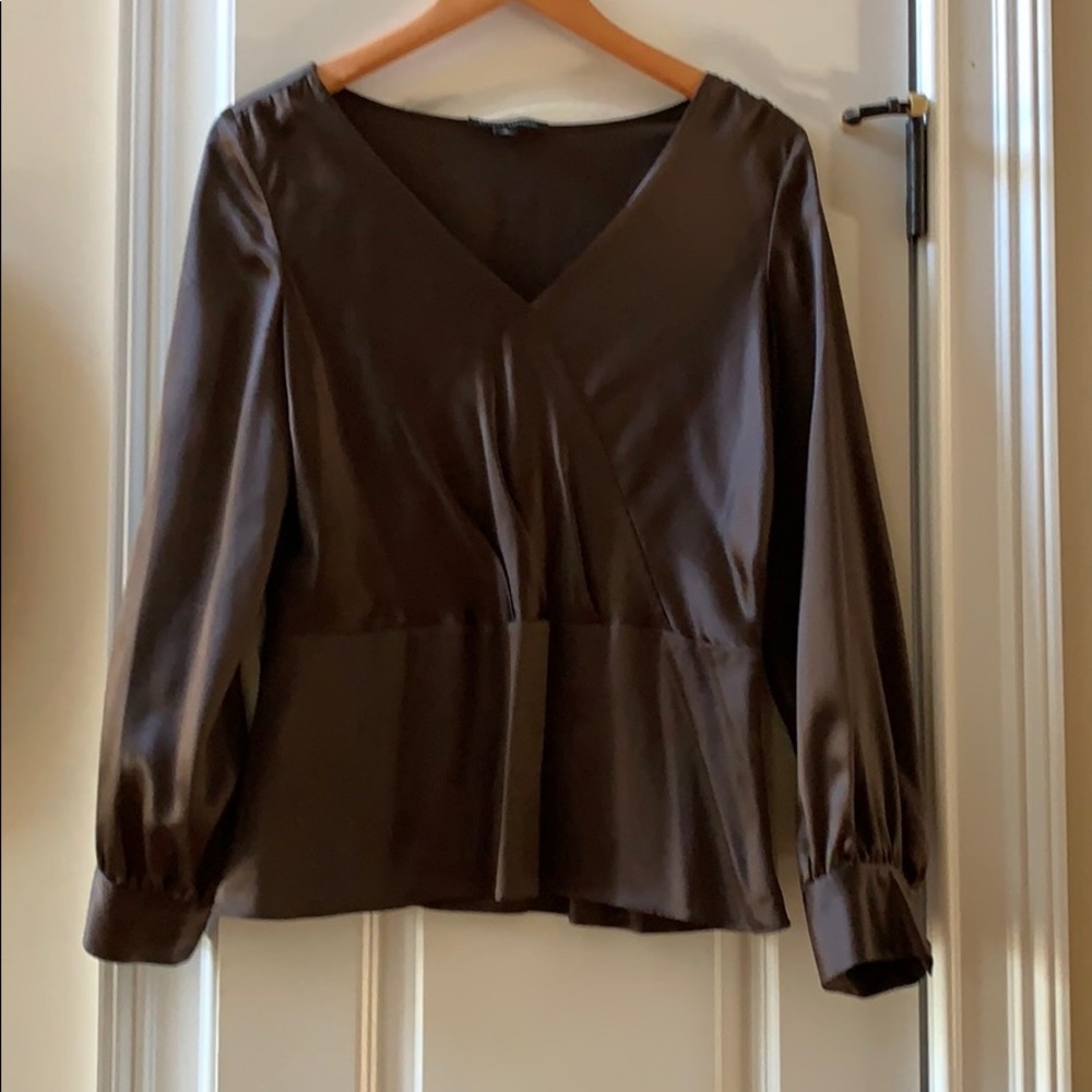 Banana republic women’s silk long sleeve top!!!